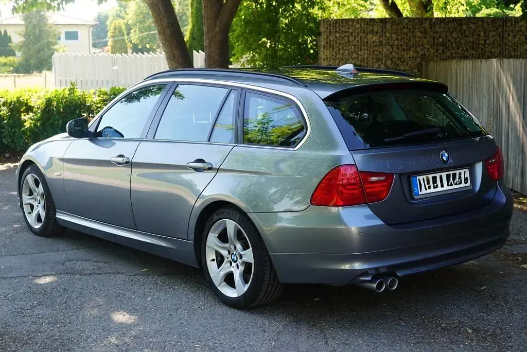 Gebraucht BMW 325 204 PS (150 kW) 2012 Grau Kombi