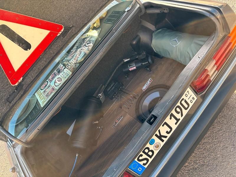 Gebraucht Mercedes 190 126 PS (92 kW) 1990 Grau Limousine