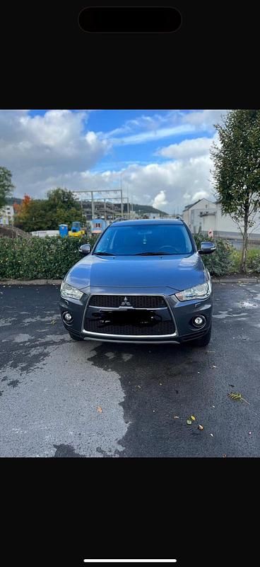 Grau Gebraucht 2011 Mitsubishi Outlander SUV | 6.500 € (Fairer Preis) - Bild 1/4