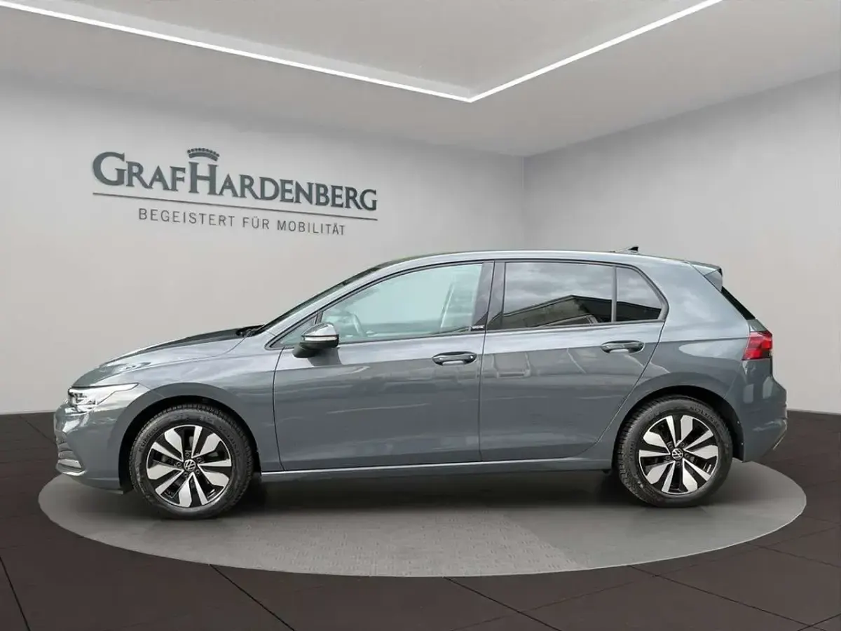 Gebraucht VW Golf VIII Move 150 PS (110 kW) 2024 Grau Limousine
