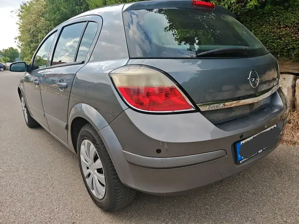 Gebraucht Opel Astra 105 PS (77 kW) 2005 Grau Limousine