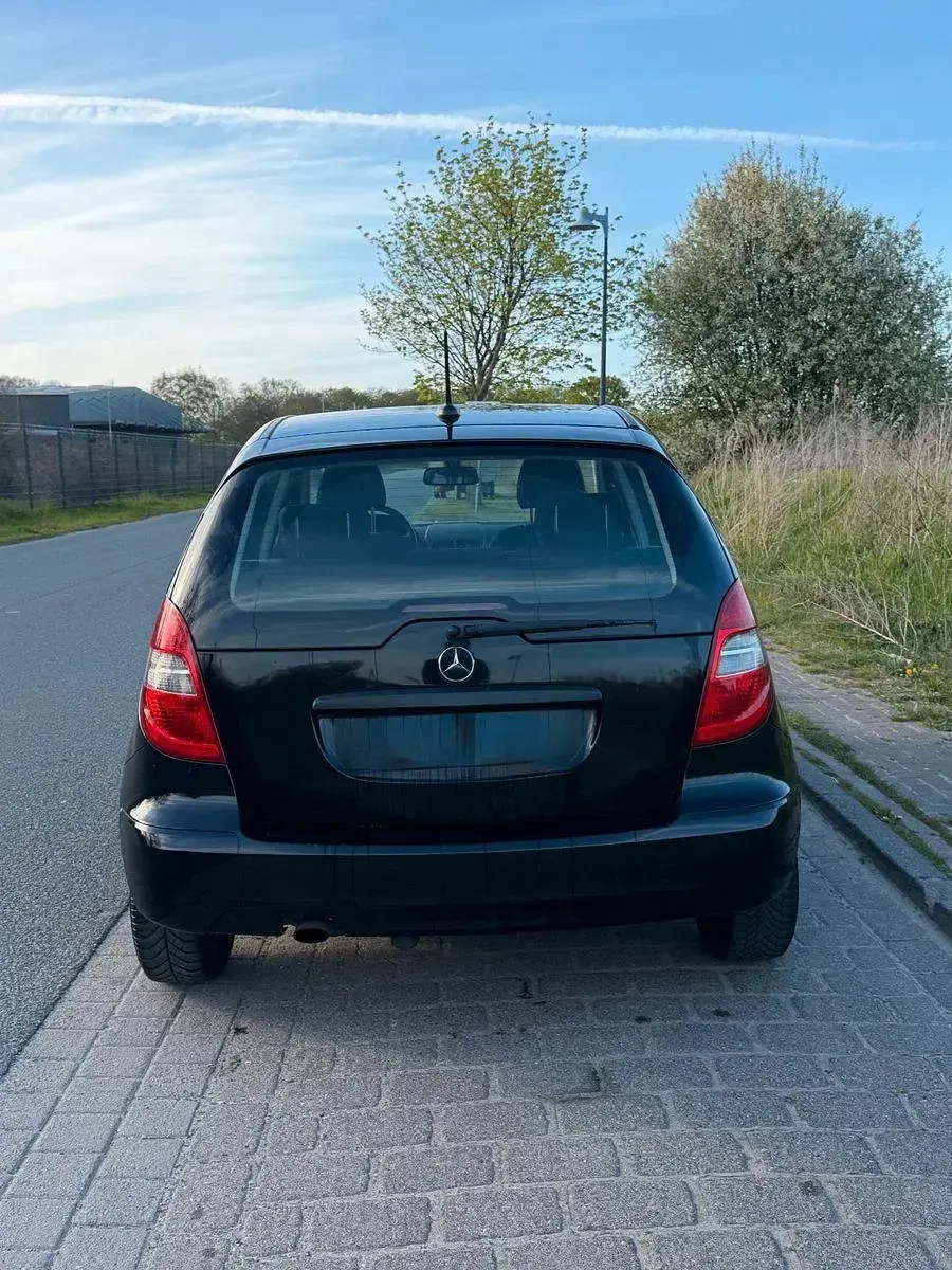 Gebraucht Mercedes A160 95 PS (69 kW) 2010 Schwarz Limousine