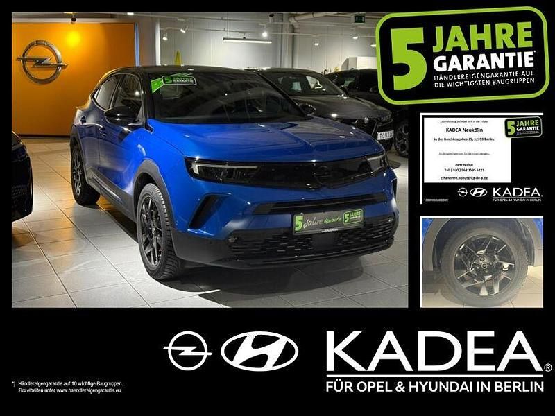 Perl blau/voltaik blau (metallic) Gebraucht 2023 Opel Mokka-e SUV | 18.990 € (Guter Preis) - Bild 1/3