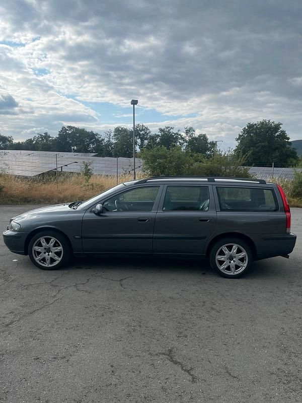 Second-hand Volvo V70 140 CP (102 kW) 2003 Gri Break
