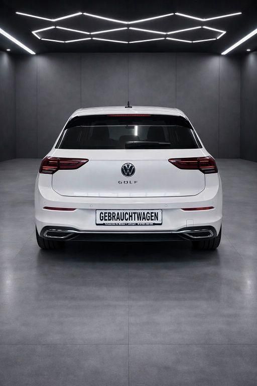 Gebraucht VW Golf VII Active 150 PS (110 kW) 2021 Weiß Kleinwagen
