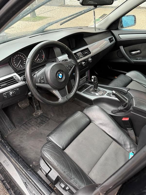 Gebraucht BMW 525 197 PS (144 kW) 2009 Schwarz Kombi