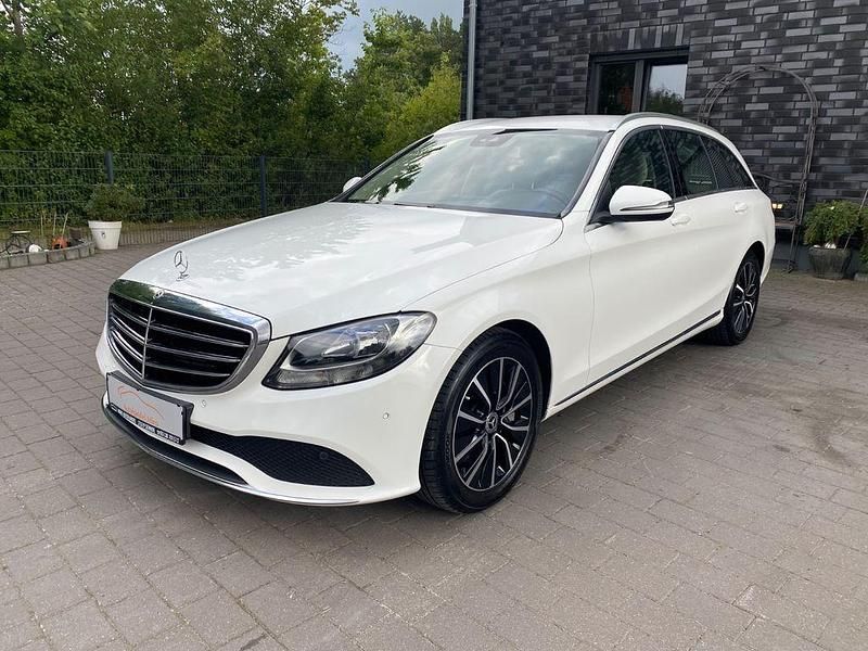 Gebraucht Mercedes C300 245 PS (180 kW) 2019 Weiß Kombi