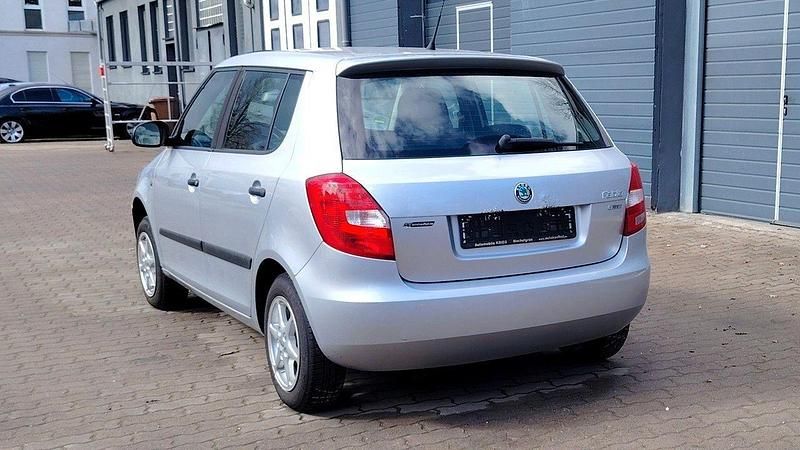 Gebraucht Skoda Fabia 86 PS (63 kW) 2011 Silber Limousine