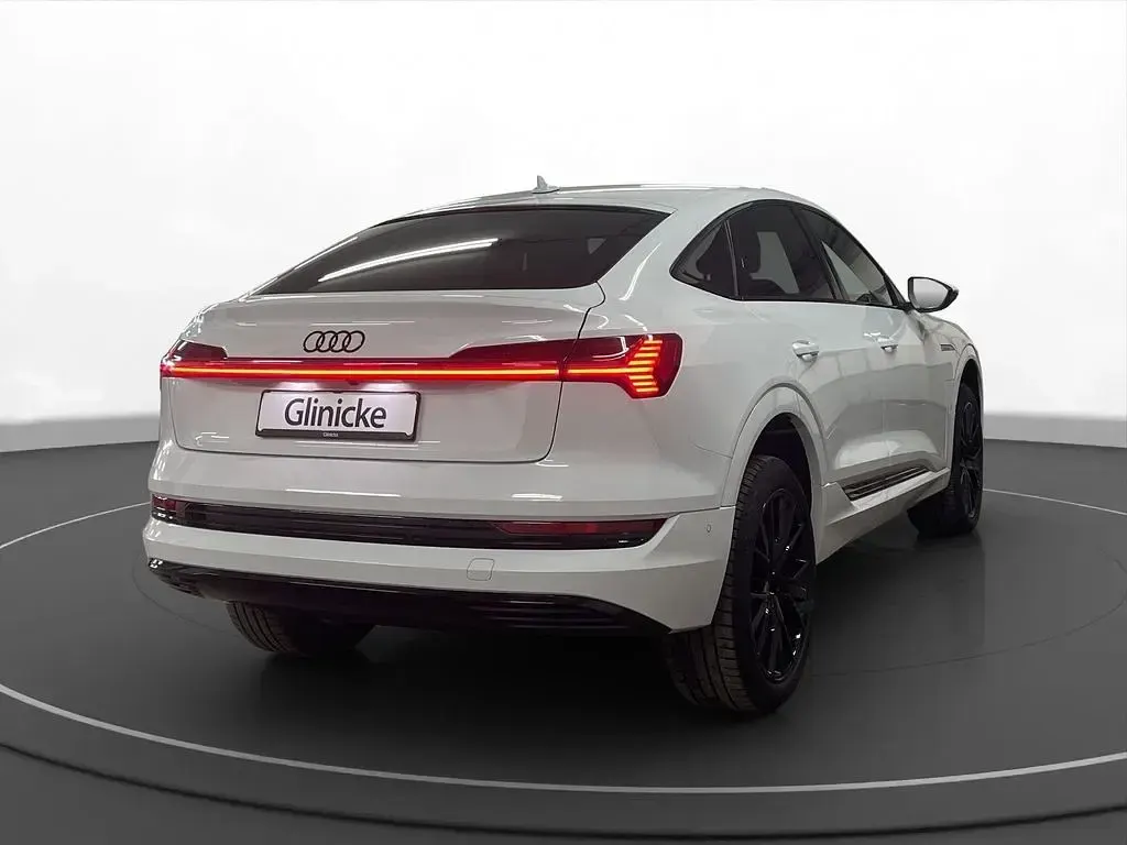 Gebraucht Audi e-tron Sportback Advanced 300 kW (408 PS) 2023 Gletscherweiß metallic SUV