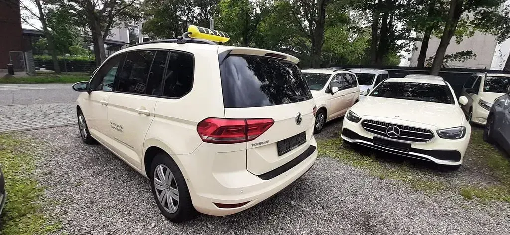 Gebraucht VW Touran 116 PS (85 kW) 2019 Beige Van / Kleinbus