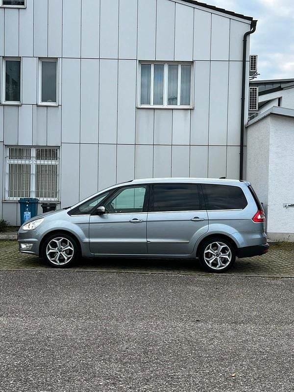 Silber Gebraucht 2015 Ford Galaxy Van / Kleinbus | 11.900 € (Fairer Preis) - Bild 1/4