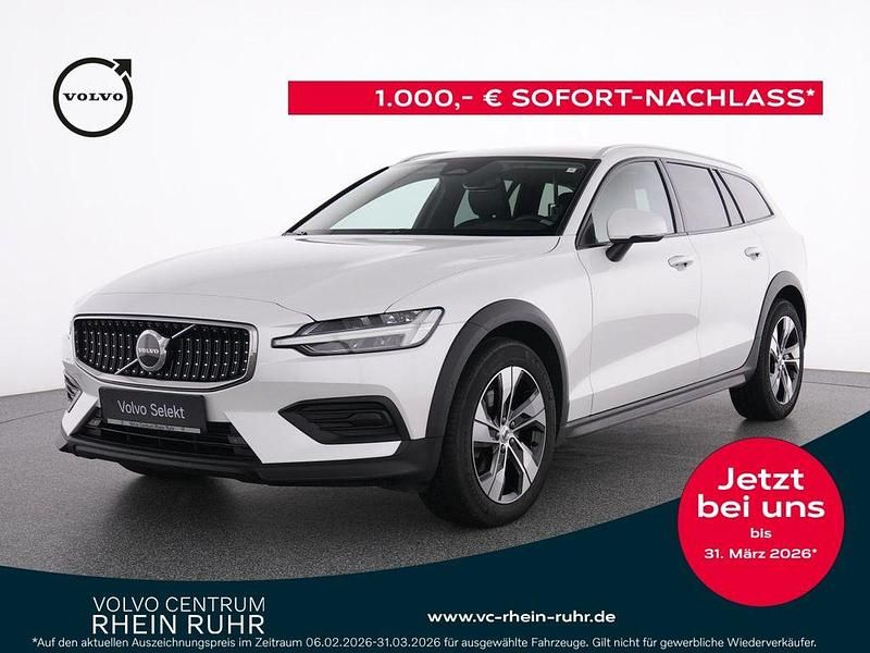 Gebraucht Volvo V60 CC Plus 197 PS (144 kW) 2023 Weiss crystal white pearl / me Kombi