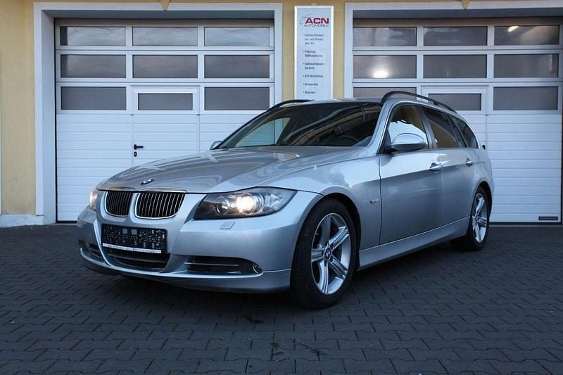 Gebraucht BMW 330 Sport Line 231 PS (169 kW) 2008 Silber Kombi
