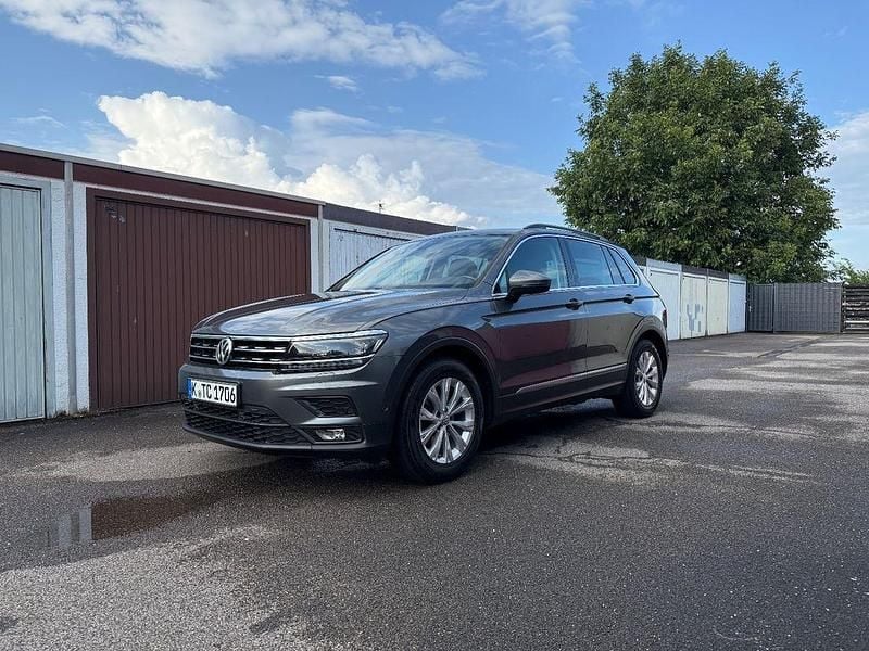 Grau Gebraucht 2018 VW Tiguan Join SUV | 17.399 € (Fairer Preis) - Bild 1/4