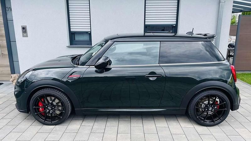 Grün Gebraucht 2023 Mini John Cooper Works Premium Plus Kleinwagen | 38.500 € (Teuer) - Bild 1/4