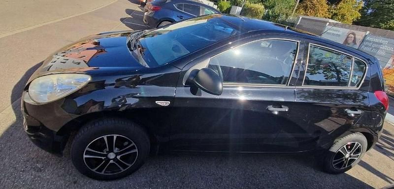 Gebraucht Hyundai i20 Classic 77 PS (56 kW) 2009 Schwarz Kleinwagen