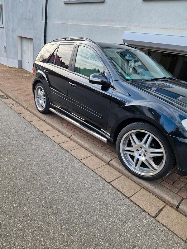 Schwarz Gebraucht 2006 Mercedes ML350 SUV | 9.300 € - Bild 1/4
