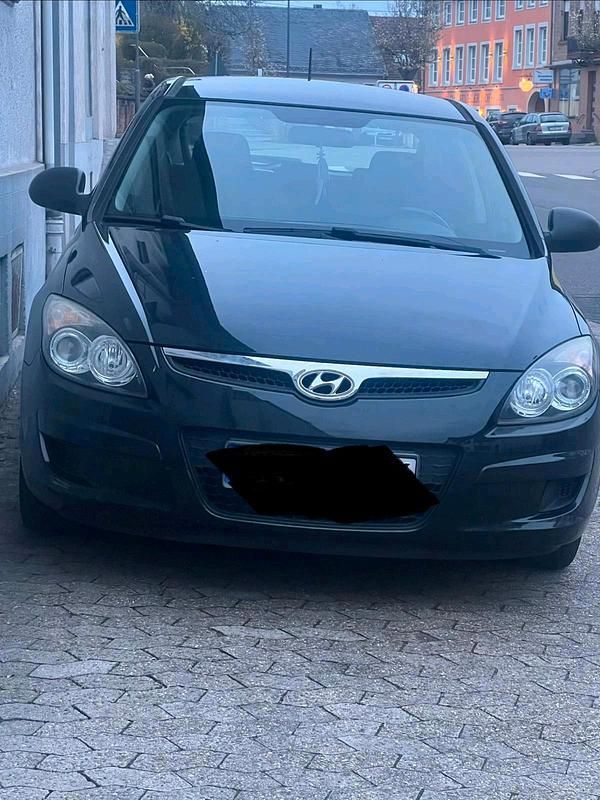 Gebraucht Hyundai i30 109 PS (80 kW) 2010 Schwarz Kleinwagen