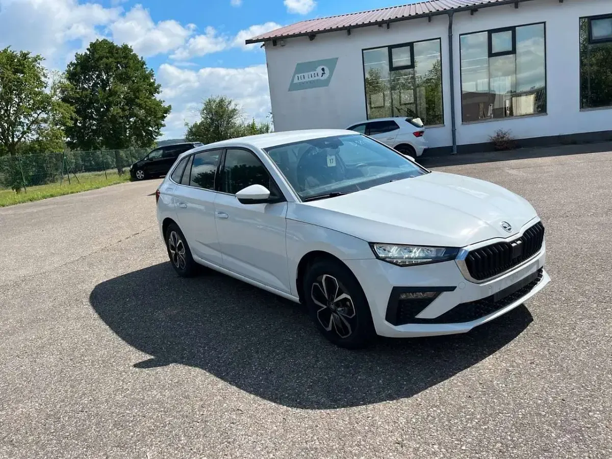 Gebraucht Skoda Scala Selection 116 PS (85 kW) 2025 Weiß Kleinwagen