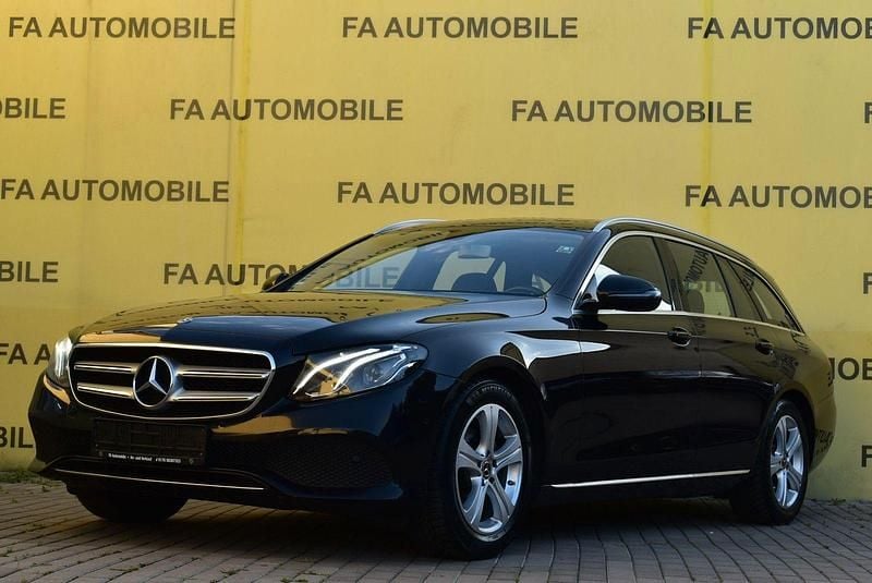Schwarz Gebraucht 2018 Mercedes E220 Kombi | 15.800 € (Guter Preis) - Bild 1/4