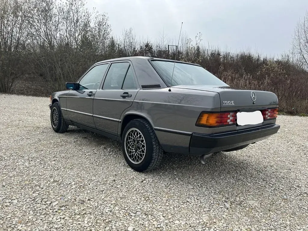 Gebraucht Mercedes 190 122 PS (89 kW) 1986 Grau Limousine
