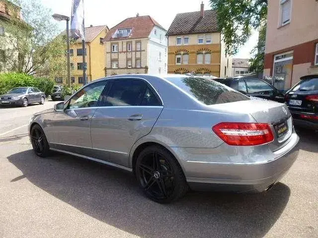 Gebraucht Mercedes E200 184 PS (135 kW) 2011 Grau Limousine