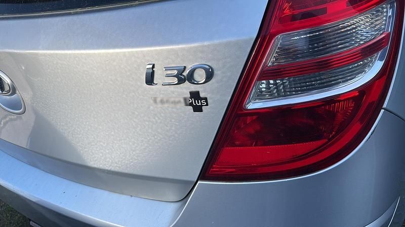 Gebraucht Hyundai i30 109 PS (80 kW) 2009 Silber Kleinwagen