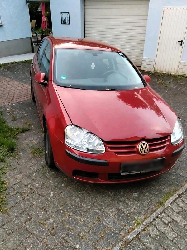 Rot Gebraucht 2004 VW Golf V Limousine | 890 € (Superpreis) - Bild 1/4