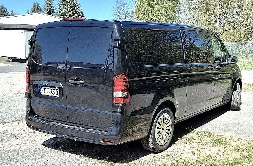 Używany Mercedes Vito 237 KM (174 kW) 2022 Czarny Van