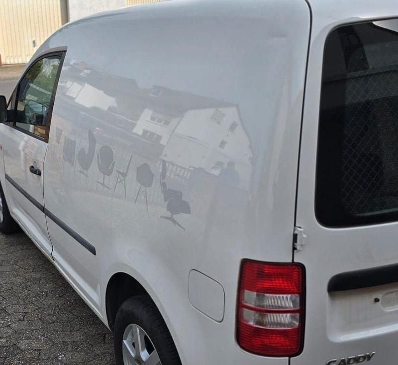 Usado VW Caddy 102 HP (75 kW) 2011 Verde Monovolume