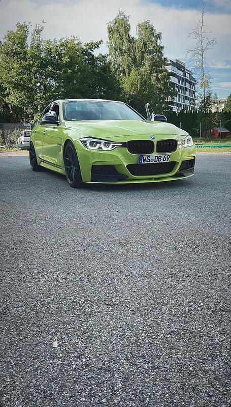 Gelb Gebraucht 2012 BMW 335 Limousine | 23.999 € - Bild 1/3