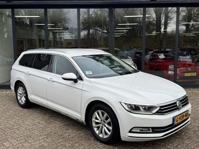 Gebraucht VW Passat Highline 120 PS (88 kW) 2019 Weiß Kombi
