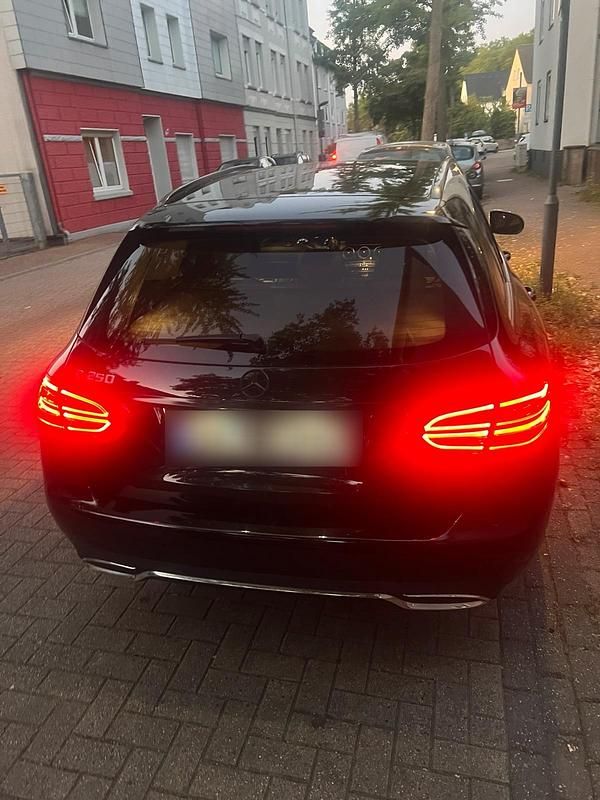 Schwarz Gebraucht 2015 Mercedes 250 AMG Limousine | 13.400 € (Superpreis) - Bild 1/4