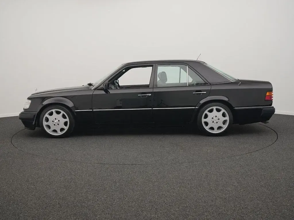 Gebraucht Mercedes E500 320 PS (235 kW) 1991 Schwarz Limousine