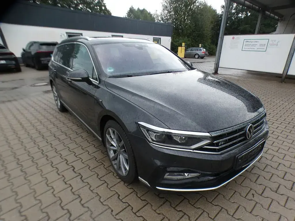 Gebraucht VW Passat R-line 200 PS (147 kW) 2023 Mangangrau Kombi