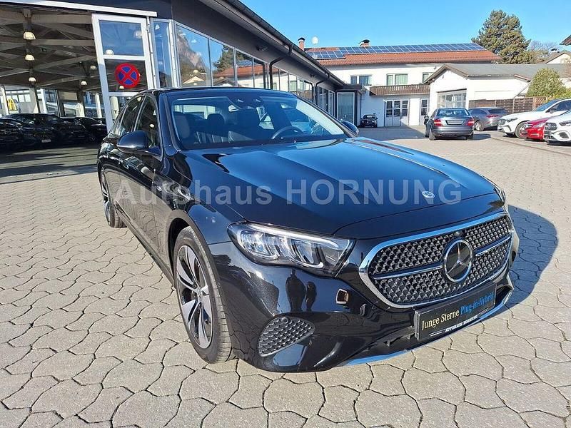 Gebraucht Mercedes E300 Avantgarde 313 PS (230 kW) 2025 Metalliclack obsidianschwarz Kombi
