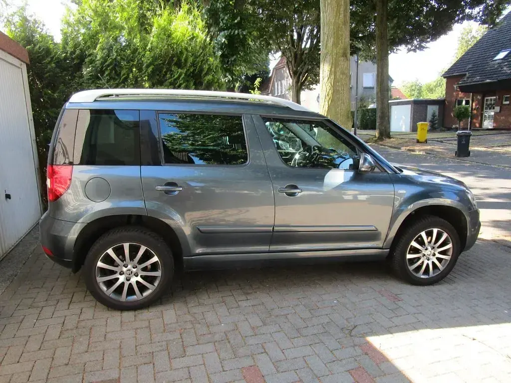 Gebraucht Skoda Yeti 105 PS (77 kW) 2015 Blau SUV