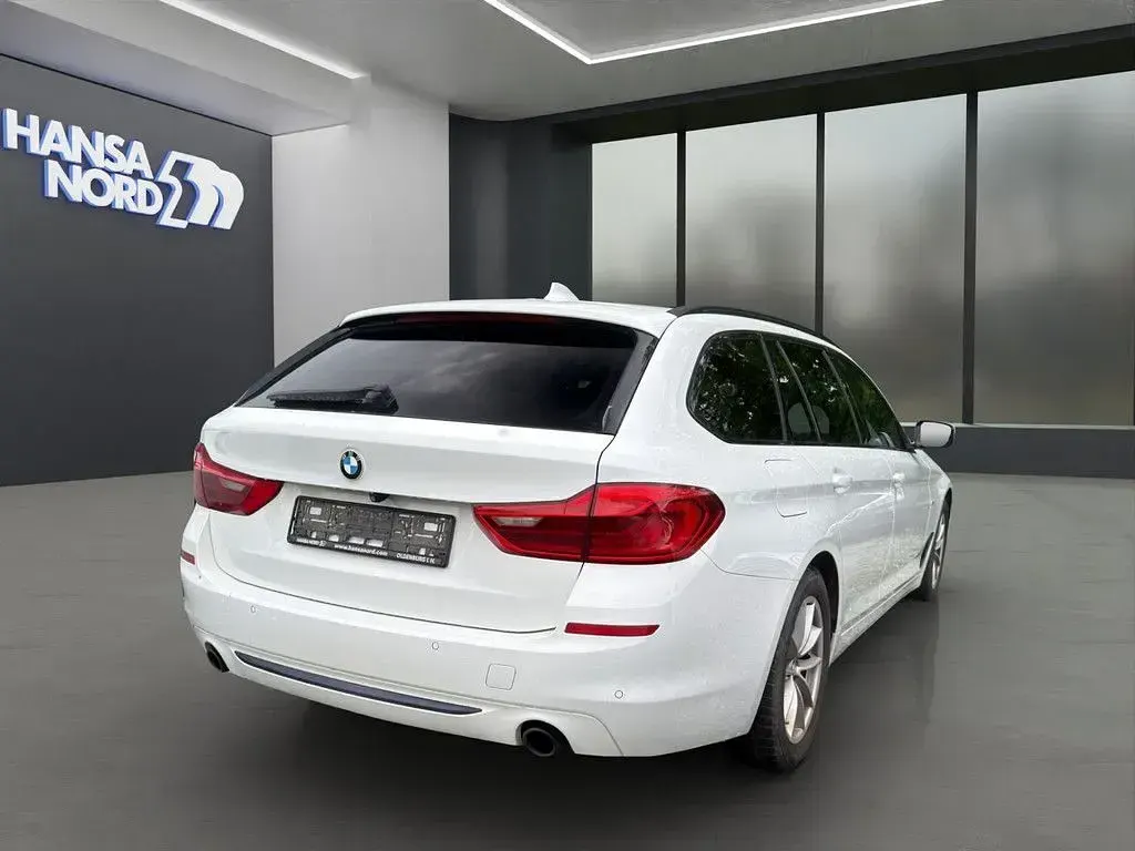 Gebraucht BMW 520 Performance 190 PS (139 kW) 2018 Weiss / alpinweiss Kombi