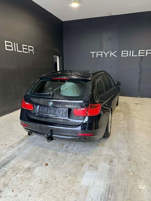 Gebraucht BMW 320 184 PS (135 kW) 2015 Schwarz Kombi