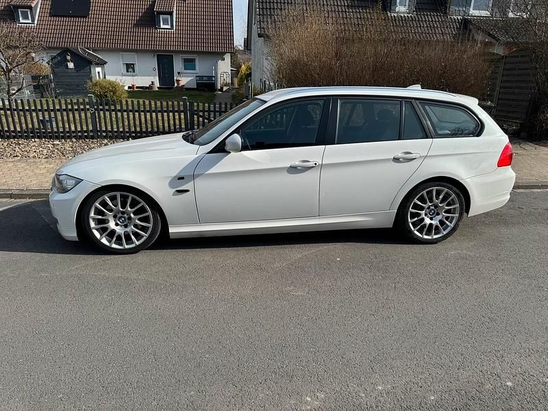 Gebraucht BMW 330 245 PS (180 kW) 2011 Weiß Kombi