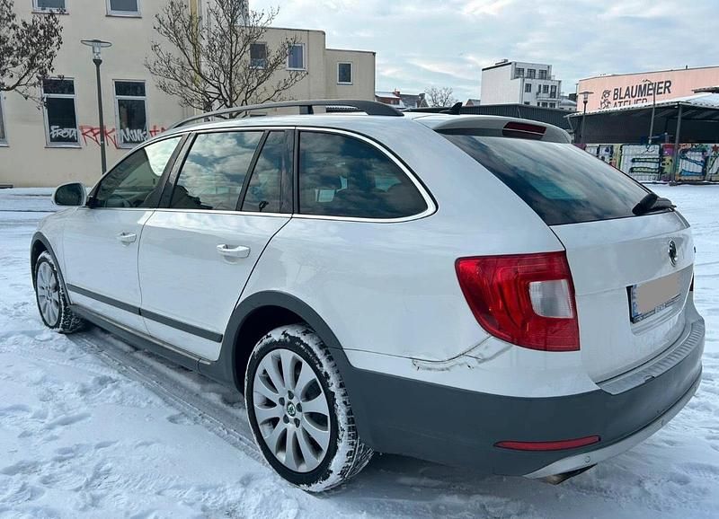 Gebraucht Skoda Superb 170 PS (125 kW) 2012 Weiß Kombi