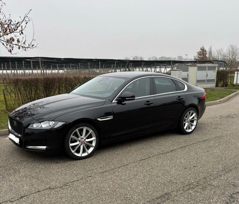 Schwarz Gebraucht 2017 Jaguar XF S Limousine | 16.500 € (Etwas zu teuer) - Bild 1/4