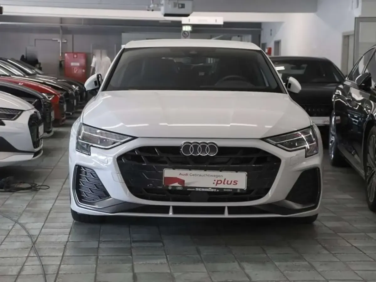 Gebraucht Audi A3 S-Line 150 PS (110 kW) 2025 Gletscherweiß metallic Limousine