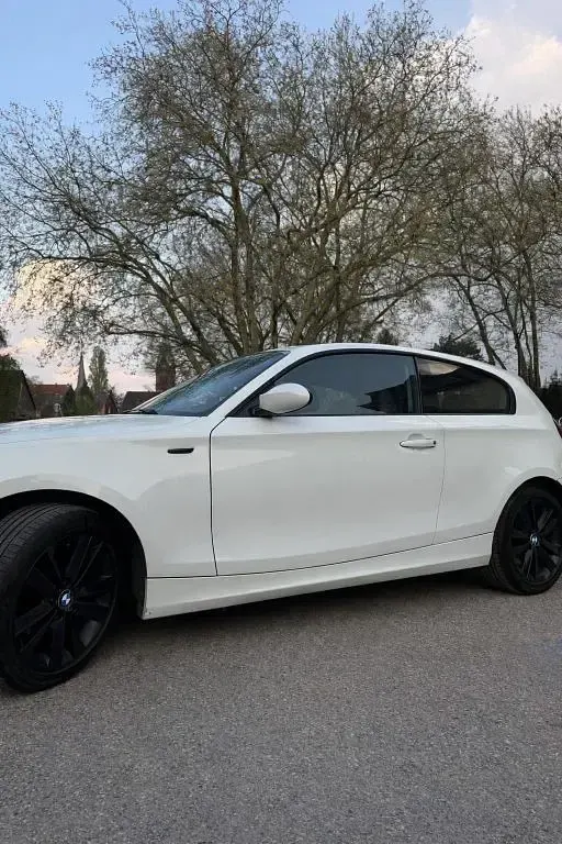 Gebraucht BMW 118 Coupé Shadowline 143 PS (105 kW) 2010 Weiß Coupé