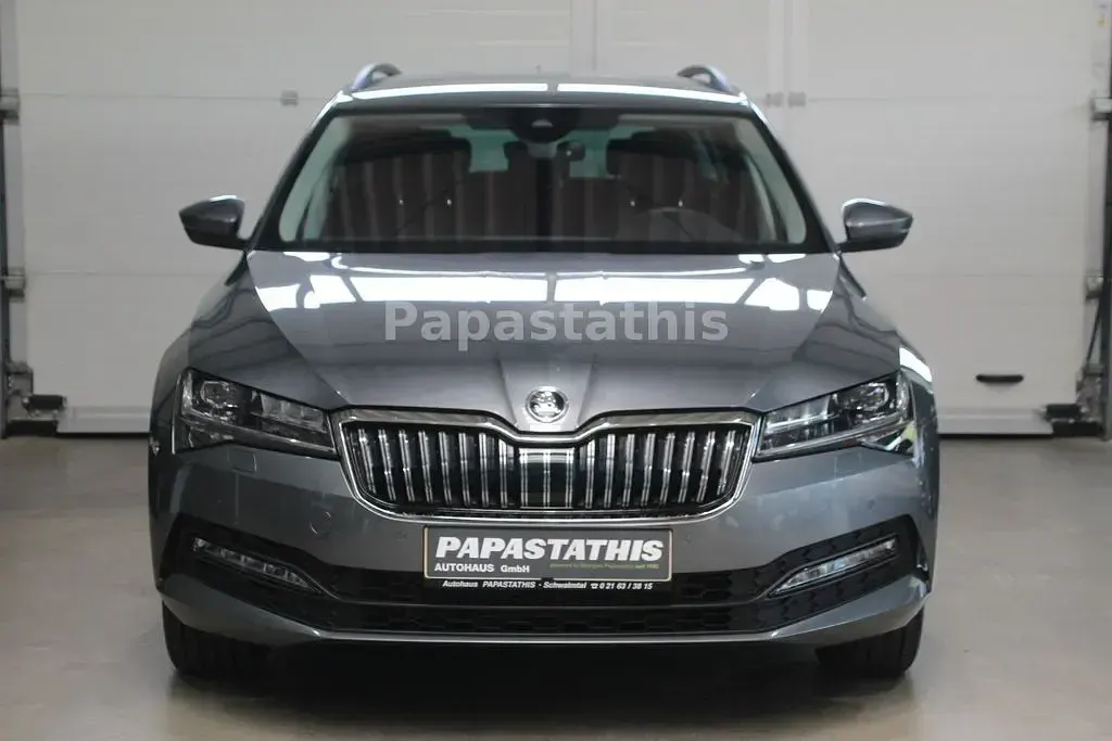 Gebraucht Skoda Superb Ambition 150 PS (110 kW) 2022 Grau Kombi