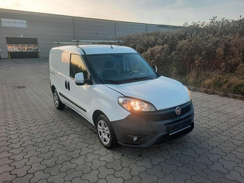 Gebraucht Fiat Doblò 95 PS (69 kW) 2016 Weiß Van / Kleinbus