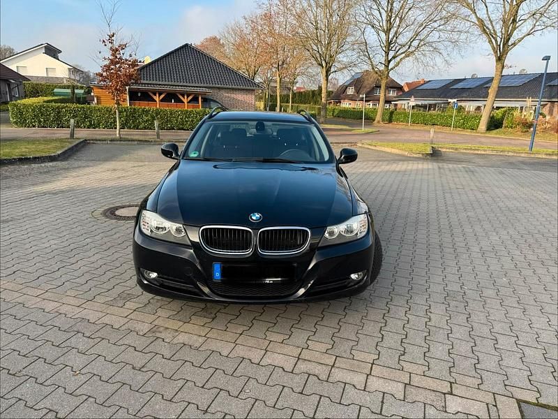 Schwarz Gebraucht 2010 BMW 318 Kombi | 2.850 € (Guter Preis) - Bild 1/4