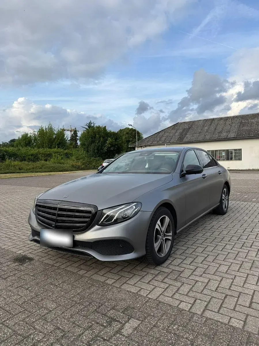 Gebraucht Mercedes E220 163 PS (119 kW) 2017 Grau Limousine