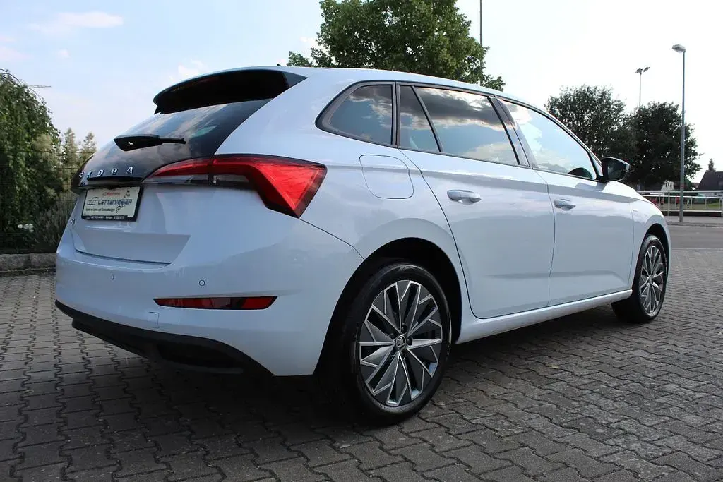 Gebraucht Skoda Scala Tour 110 PS (80 kW) 2022 Weiß Kleinwagen