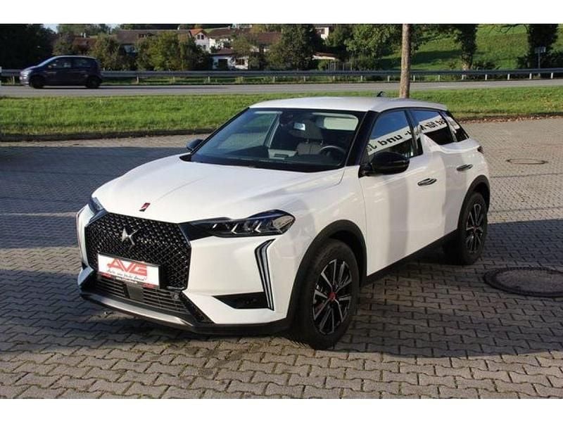 Weiss (metallic) Gebraucht 2024 DS Automobiles DS3 Kleinwagen | 17.950 € (Superpreis) - Bild 1/4